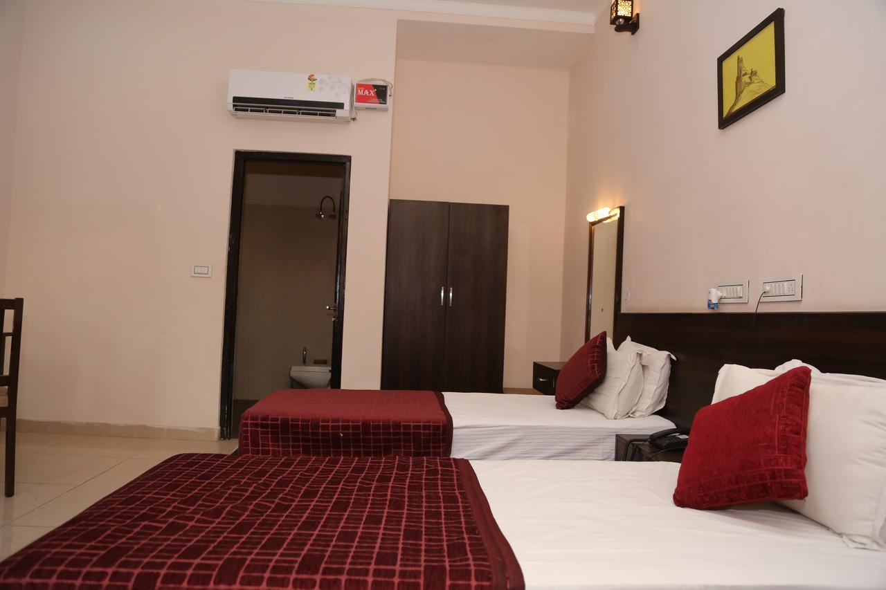 Gulmohar Sariska Resort Bairāt Esterno foto